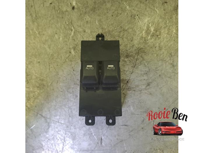 Usados Interruptor combinado de ventanillas Kia Cee'd (JDB5) 1.6 GDI 16V Precio € 45,00 Norma de margen ofrecido por Rooie Ben autodemontage