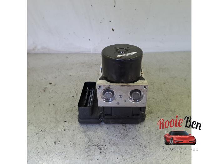 Usagé Bloc ABS Volvo V70 (BW) 1.6 T4 16V Prix € 50,00 Règlement à la marge proposé par Rooie Ben autodemontage