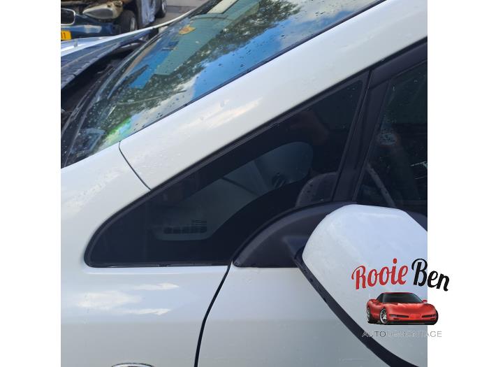 Usados Ventanilla triangular izquierda delante Nissan Leaf (ZE0) Leaf Precio € 100,00 Norma de margen ofrecido por Rooie Ben autodemontage