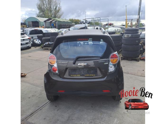Begagnade Baklucka Chevrolet Spark (M300) 1.0 16V Bifuel Pris € 100,00 Marginaltabell erbjuds av Rooie Ben autodemontage