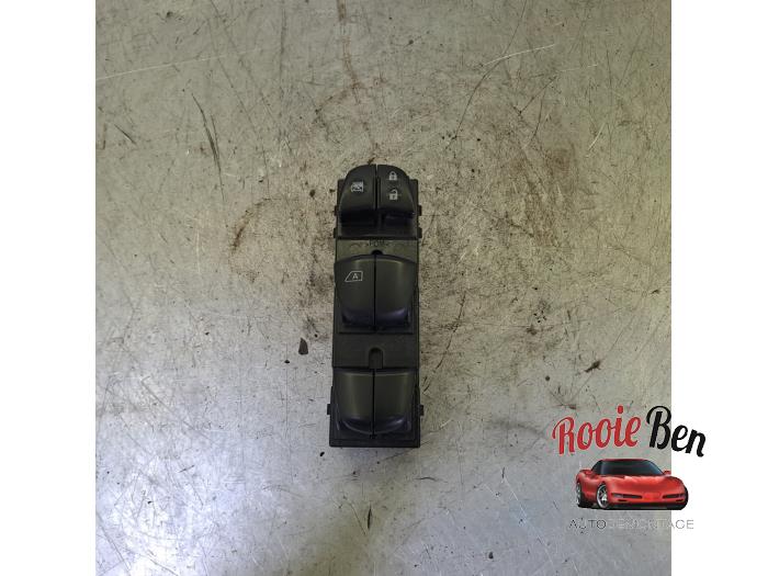 Usados Interruptor combinado de ventanillas Nissan Leaf (ZE0) Leaf Precio € 50,00 Norma de margen ofrecido por Rooie Ben autodemontage