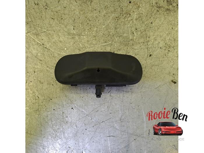 Windshield washer spray nozzle