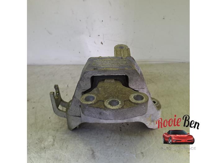 Usagé Support moteur Opel Astra J Sports Tourer (PD8/PE8/PF8) 1.4 Turbo 16V Prix € 20,00 Règlement à la marge proposé par Rooie Ben autodemontage