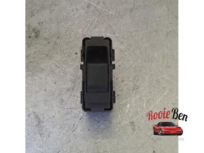 Usados Interruptor de ventanilla eléctrica Jeep Compass I (MK49) 2.4 16V 4x4 Precio € 10,00 Norma de margen ofrecido por Rooie Ben autodemontage