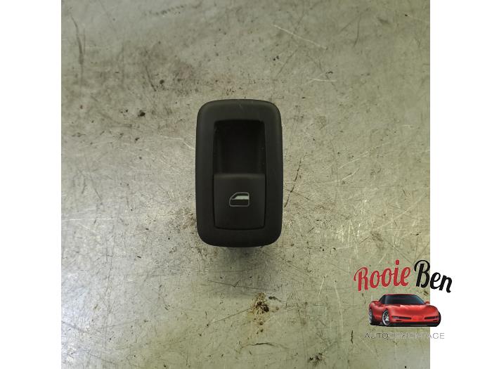 Usados Interruptor de ventanilla eléctrica Dodge Nitro 3.7 STX V6 4x4 Autom. Precio € 25,00 Norma de margen ofrecido por Rooie Ben autodemontage