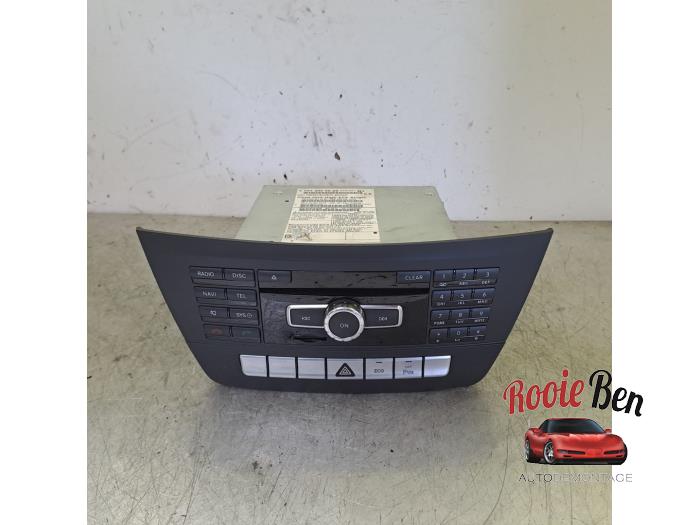 Używane Radio Mercedes C (W204) 2.2 C-180 CDI 16V BlueEFFICIENCY Cena na żądanie oferowane przez Rooie Ben autodemontage