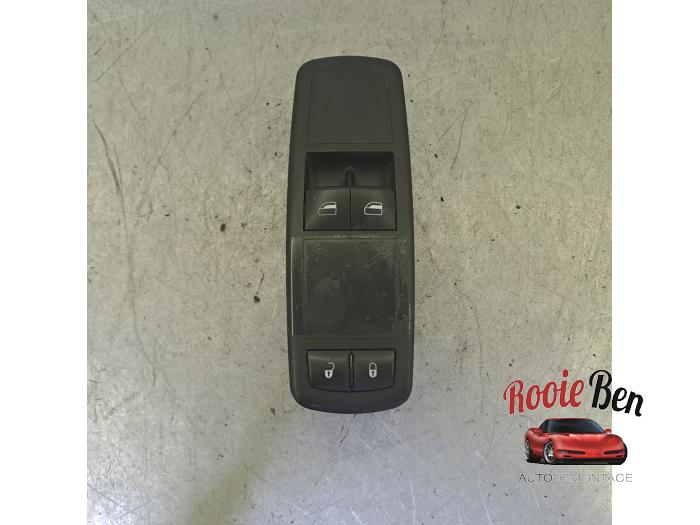 Usados Interruptor combinado de ventanillas Chrysler Voyager/Grand Voyager (RT) 3.3 V6 Precio € 40,00 Norma de margen ofrecido por Rooie Ben autodemontage