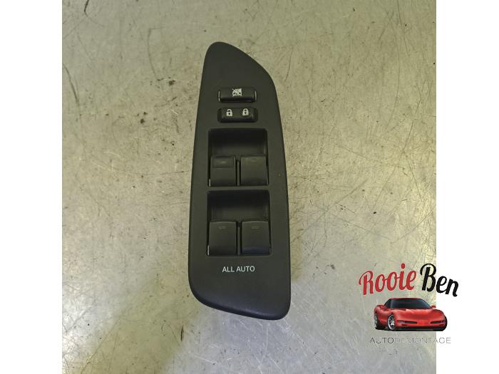 Usados Interruptor combinado de ventanillas Toyota Auris (E15) 1.8 16V HSD Full Hybrid Precio € 30,00 Norma de margen ofrecido por Rooie Ben autodemontage