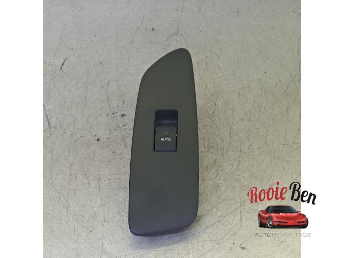 Usados Interruptor de ventanilla eléctrica Toyota Auris (E15) 1.8 16V HSD Full Hybrid Precio € 15,00 Norma de margen ofrecido por Rooie Ben autodemontage