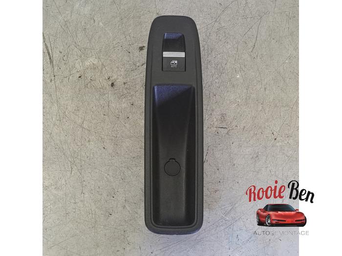 Usados Interruptor de ventanilla eléctrica Renault Arkana (RJLL) 1.6 E-Tech 145 16V Precio € 15,00 Norma de margen ofrecido por Rooie Ben autodemontage