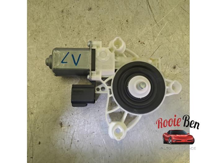 Usados Motor de ventanilla de puerta Ford Fiesta 7 1.0 EcoBoost 12V 100 Precio € 14,00 Norma de margen ofrecido por Rooie Ben autodemontage
