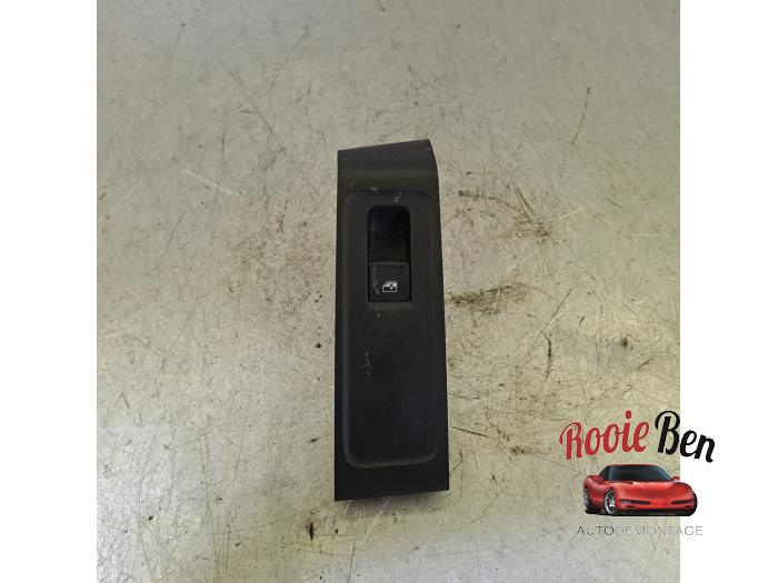 Usados Interruptor de ventanilla eléctrica Skoda Fabia III Combi (NJ5) 1.0 TSI 12V Precio € 15,00 Norma de margen ofrecido por Rooie Ben autodemontage
