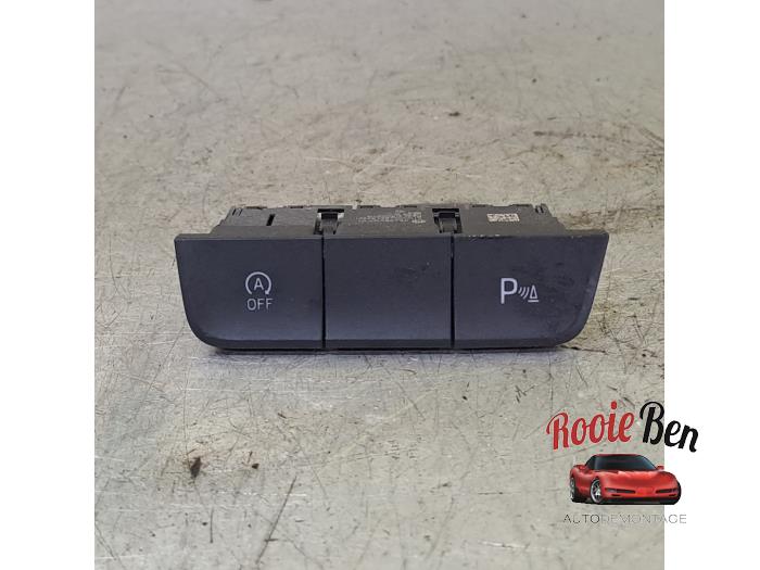 Używane Przelacznik Start/Stop Skoda Fabia III Combi (NJ5) 1.0 TSI 12V Cena € 25,00 Procedura marży oferowane przez Rooie Ben autodemontage