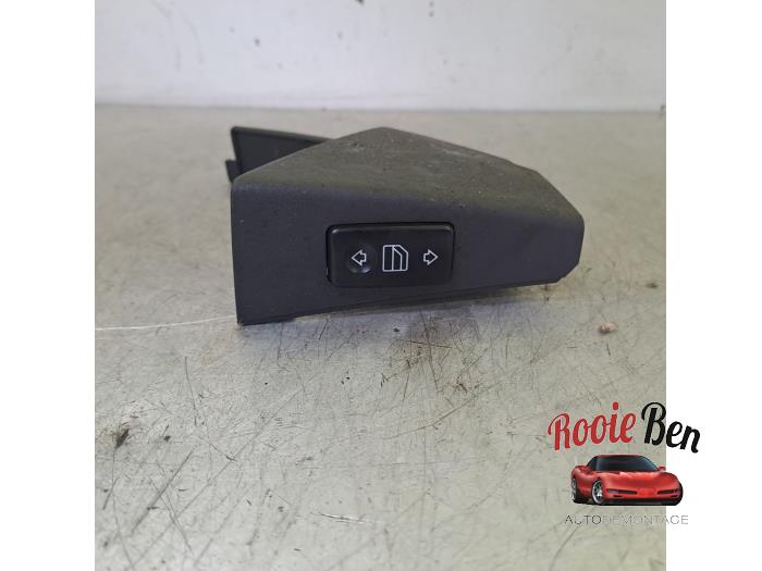 Usados Interruptor de ventanilla eléctrica Mercedes S (W220) 3.2 S-320 CDI Precio € 25,00 Norma de margen ofrecido por Rooie Ben autodemontage