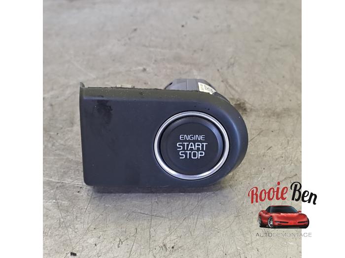 Używane Przelacznik Start/Stop Kia Ceed Sportswagon (CDF) 1.0i T-GDi 12V Cena € 25,00 Procedura marży oferowane przez Rooie Ben autodemontage