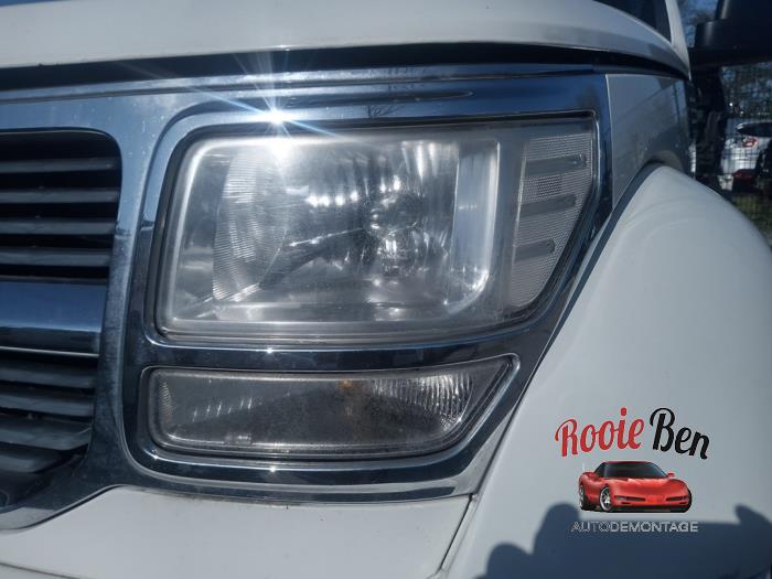 Używane Reflektor lewy Dodge Nitro 2.8 CRD 16V 4x2 Cena € 100,00 Procedura marży oferowane przez Rooie Ben autodemontage