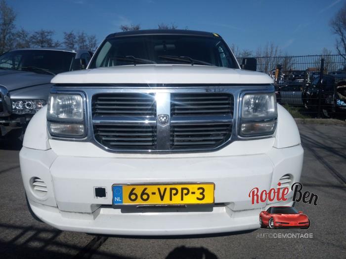 Usados Parachoques Dodge Nitro 2.8 CRD 16V 4x2 Precio € 250,00 Norma de margen ofrecido por Rooie Ben autodemontage