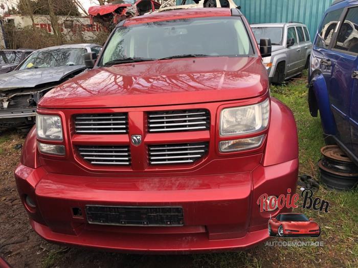 Używane Reflektor prawy Dodge Nitro 2.8 CRD 16V 4x4 Cena € 100,00 Procedura marży oferowane przez Rooie Ben autodemontage