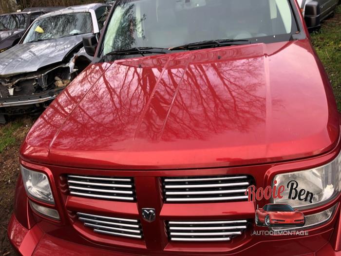 Używane Maska Dodge Nitro 2.8 CRD 16V 4x4 Cena € 200,00 Procedura marży oferowane przez Rooie Ben autodemontage