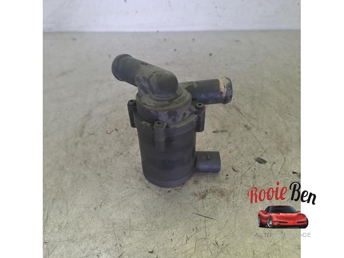 Usagé Pompe à eau Porsche Cayenne (9PA) 4.5 S V8 32V Prix € 25,00 Règlement à la marge proposé par Rooie Ben autodemontage