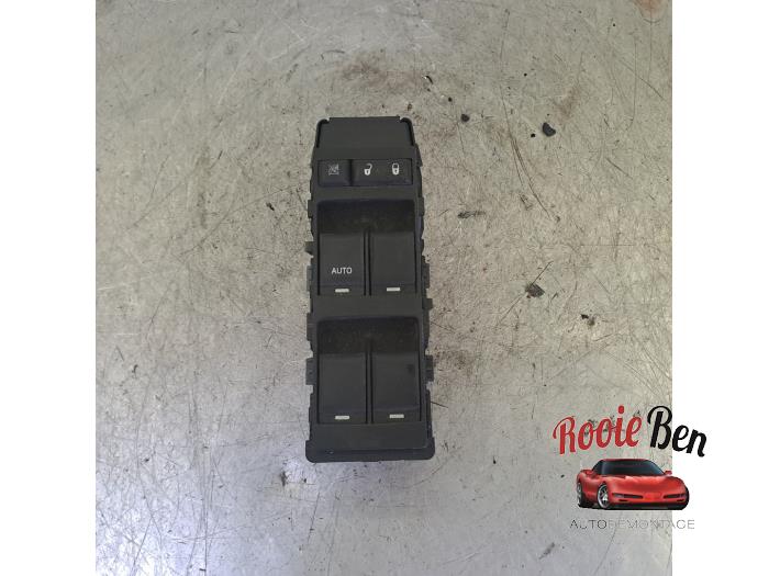 Usados Interruptor combinado de ventanillas Dodge Avenger (JS) 2.0 16V Precio € 50,00 Norma de margen ofrecido por Rooie Ben autodemontage