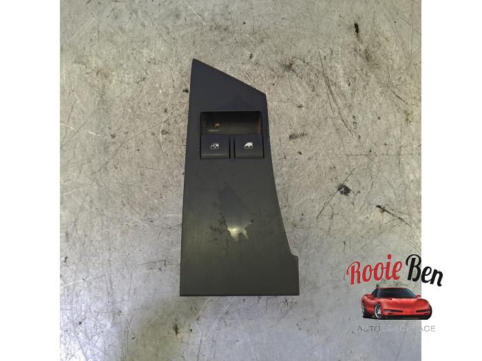 Usados Interruptor combinado de ventanillas Opel Astra J Sports Tourer (PD8/PE8/PF8) 1.7 CDTi 16V Precio € 25,00 Norma de margen ofrecido por Rooie Ben autodemontage
