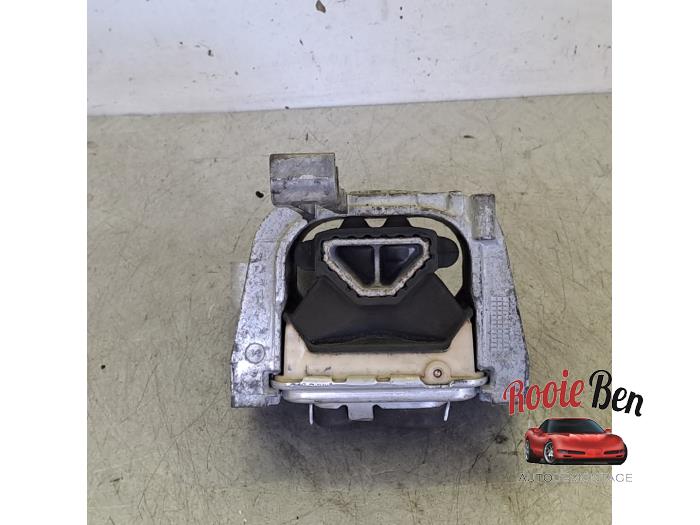 Used Engine mount Volkswagen Golf VII (AUA) 2.0 R 4Motion 16V Price € 25,00 Margin scheme offered by Rooie Ben autodemontage