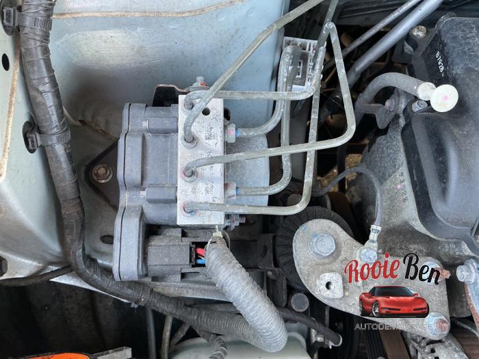 Begagnade ABS-pump Mitsubishi Space Star (A0) 1.2 12V Pris € 100,00 Marginaltabell erbjuds av Rooie Ben autodemontage