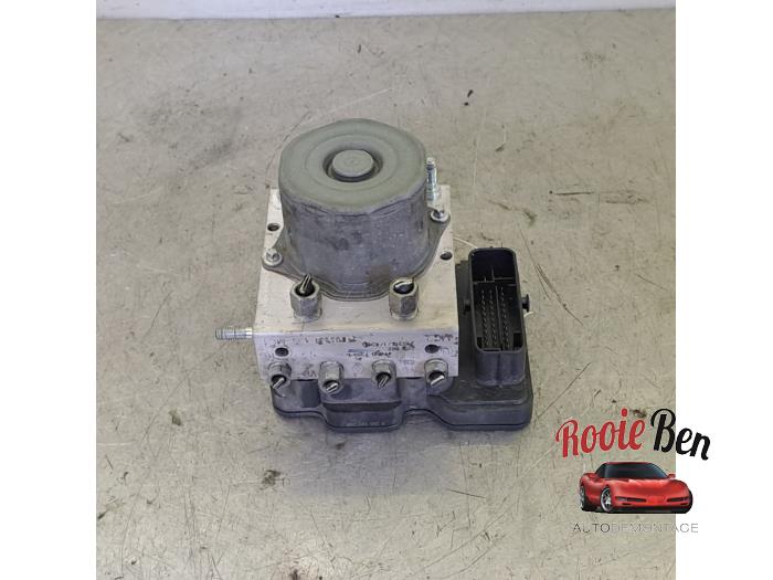 Usagé Bloc ABS Renault Kadjar (RFEH) 1.3 TCE 140 FAP 16V Prix € 300,00 Règlement à la marge proposé par Rooie Ben autodemontage