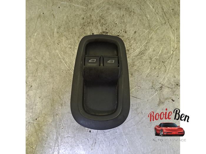 Usados Interruptor combinado de ventanillas Ford Transit Custom 2.0 TDCi 16V Eco Blue 130 Precio € 30,00 Norma de margen ofrecido por Rooie Ben autodemontage