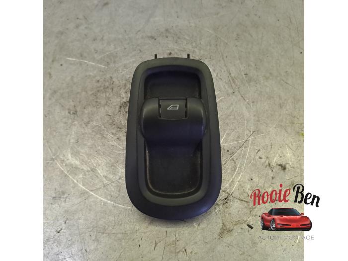 Usados Interruptor de ventanilla eléctrica Ford Transit Custom 2.0 TDCi 16V Eco Blue 130 Precio € 25,00 Norma de margen ofrecido por Rooie Ben autodemontage