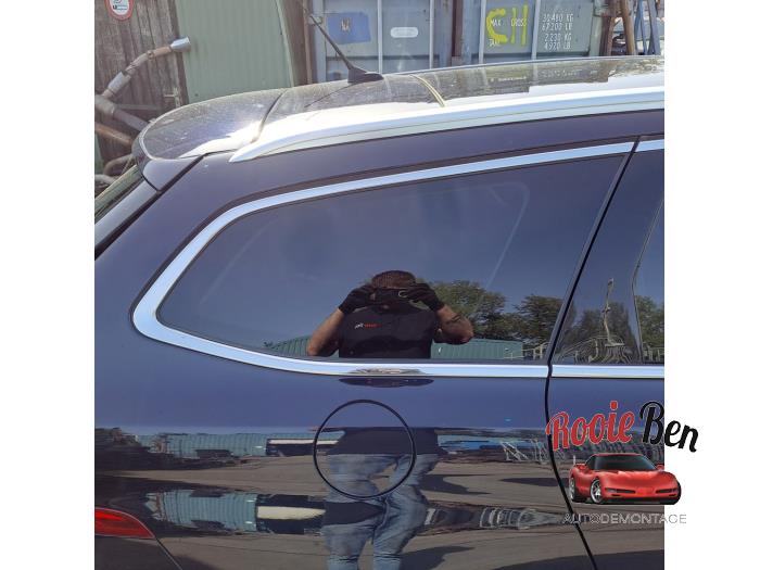 Usados Ventanilla triangular derecha detrás Peugeot 308 SW (L4/L9/LC/LJ/LR) 1.2 12V e-THP PureTech 130 Precio de solicitud ofrecido por Rooie Ben autodemontage