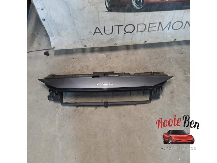 Używane Panel przedni Peugeot 208 II (UB/UH/UP) 1.2 Vti 12V PureTech 130 Cena € 150,00 Procedura marży oferowane przez Rooie Ben autodemontage