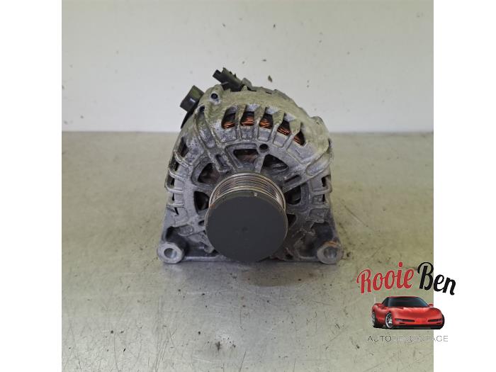 Begagnade Dynamo Peugeot 208 II (UB/UH/UP) 1.2 Vti 12V PureTech 130 Pris € 75,00 Marginaltabell erbjuds av Rooie Ben autodemontage