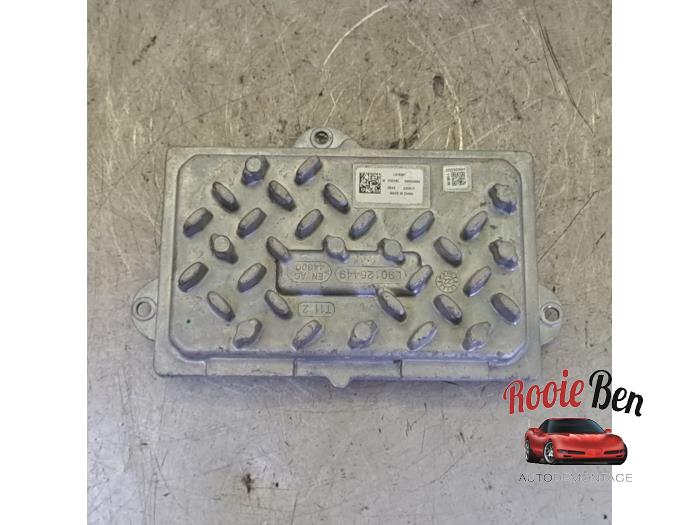 Używane Modułowy reflektor LED Peugeot 208 II (UB/UH/UP) 1.2 Vti 12V PureTech 130 Cena € 50,00 Procedura marży oferowane przez Rooie Ben autodemontage