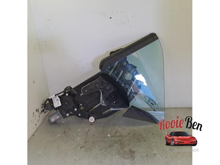 Usados Ventanilla triangular izquierda detrás Ford Usa Mustang V Convertible 4.0 V6 Precio € 150,00 Norma de margen ofrecido por Rooie Ben autodemontage