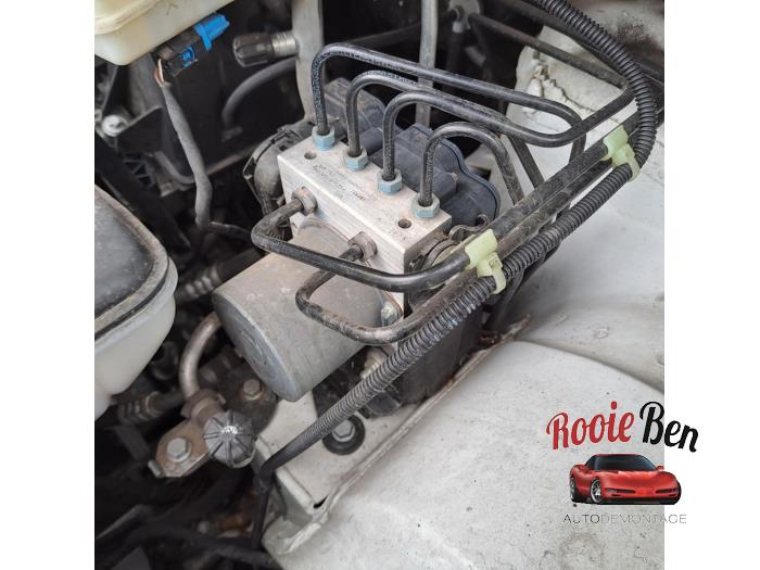 Używane Pompa ABS Mercedes Vito (447.6) 2.2 114 CDI 16V Cena € 150,00 Procedura marży oferowane przez Rooie Ben autodemontage