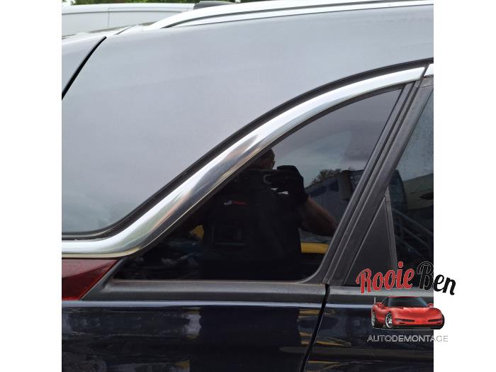Usados Ventanilla triangular derecha detrás Opel Crossland (X) 1.2 Turbo 12V Precio de solicitud ofrecido por Rooie Ben autodemontage
