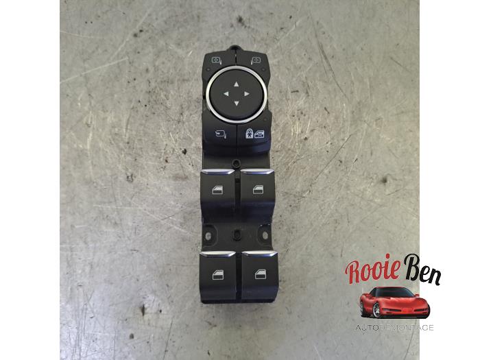 Usados Interruptor combinado de ventanillas Ford Focus 4 Wagon 1.0 Ti-VCT EcoBoost 12V 125 Precio de solicitud ofrecido por Rooie Ben autodemontage