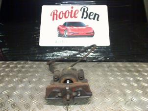 Used Front brake calliper, right Chrysler 300 M 2.7 V6 24V Price € 35,00 Margin scheme offered by Rooie Ben autodemontage