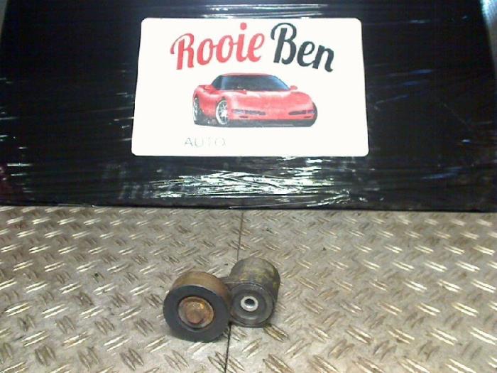 Usados Rodillo tensor correa múltiple Chrysler Voyager/Grand Voyager (RG/RS) 2.8 CRD 16V Autom. Precio € 15,00 Norma de margen ofrecido por Rooie Ben autodemontage
