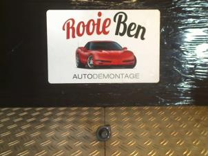 Usagé Commutateur rétroviseur Renault Megane II Grandtour (KM) 1.5 dCi 100 Prix € 5,00 Règlement à la marge proposé par Rooie Ben autodemontage