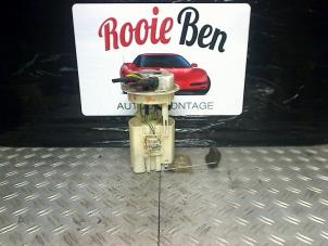 Usados Bomba de gasolina mecánica Peugeot 406 (8B) 1.6 SL Precio € 25,00 Norma de margen ofrecido por Rooie Ben autodemontage