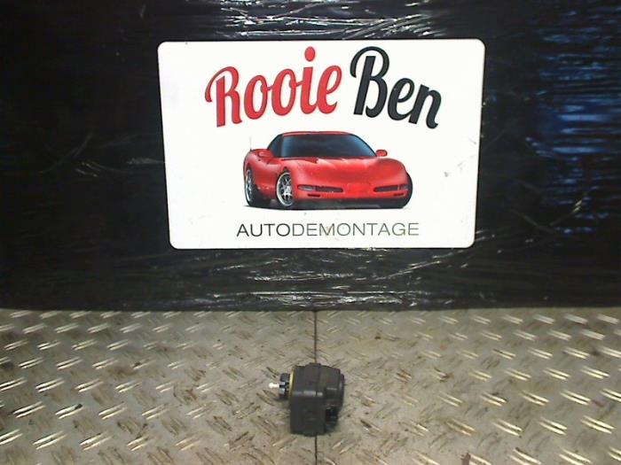Używane Silnik reflektora Peugeot 106 II 1.0 Cena € 5,00 Procedura marży oferowane przez Rooie Ben autodemontage