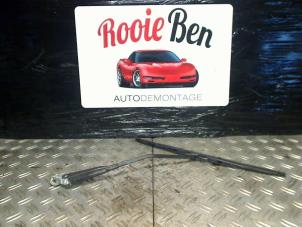 Used Rear wiper arm Honda Civic (EJ/EK) 1.5i LS 16V Price € 10,00 Margin scheme offered by Rooie Ben autodemontage