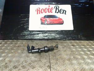 Used Clutch master cylinder Peugeot 307 (3A/C/D) 1.6 HDi 16V Price € 10,00 Margin scheme offered by Rooie Ben autodemontage
