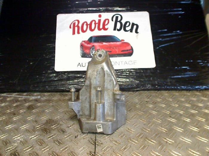Used Engine mount Mercedes Vito (639.6) 2.2 116 CDI 16V Euro 5 Price € 20,00 Margin scheme offered by Rooie Ben autodemontage