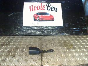 Gebrauchte Sicherheitsgurt Schließe links vorne Peugeot 206 (2A/C/H/J/S) 1.4 HDi Preis € 10,00 Margenregelung angeboten von Rooie Ben autodemontage