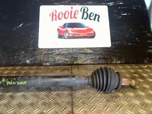 Used Front drive shaft, right Volkswagen Polo IV (9N1/2/3) 1.4 16V Price € 65,00 Margin scheme offered by Rooie Ben autodemontage