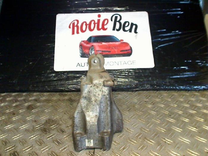 Used Engine mount Mercedes Vito (639.6) 2.2 116 CDI 16V Euro 5 Price € 20,00 Margin scheme offered by Rooie Ben autodemontage